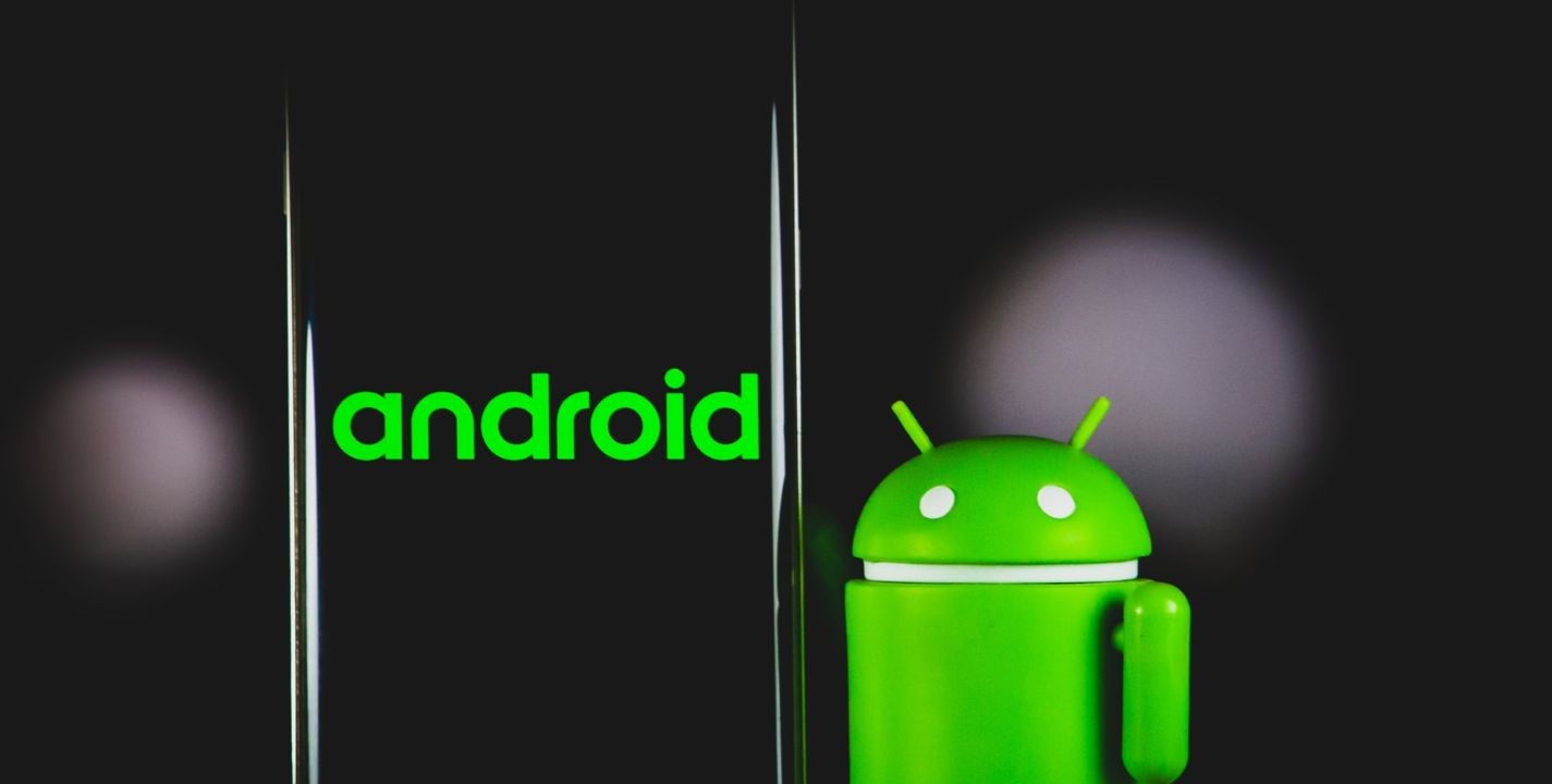 Android 12 contará con un panel de privacidad y un sistema de notificaciones personalizado para reforzar la seguridad de los usuarios.