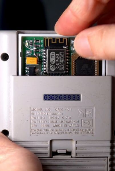 Crean cartucho de Nintendo Game Boy con conectividad WiFi