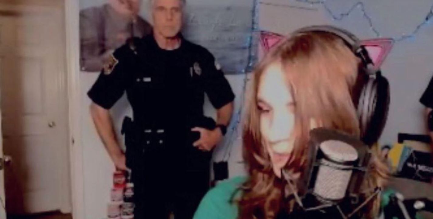 Streamer trans de 16 años es detenida por la policía mientras jugaba Minecraft