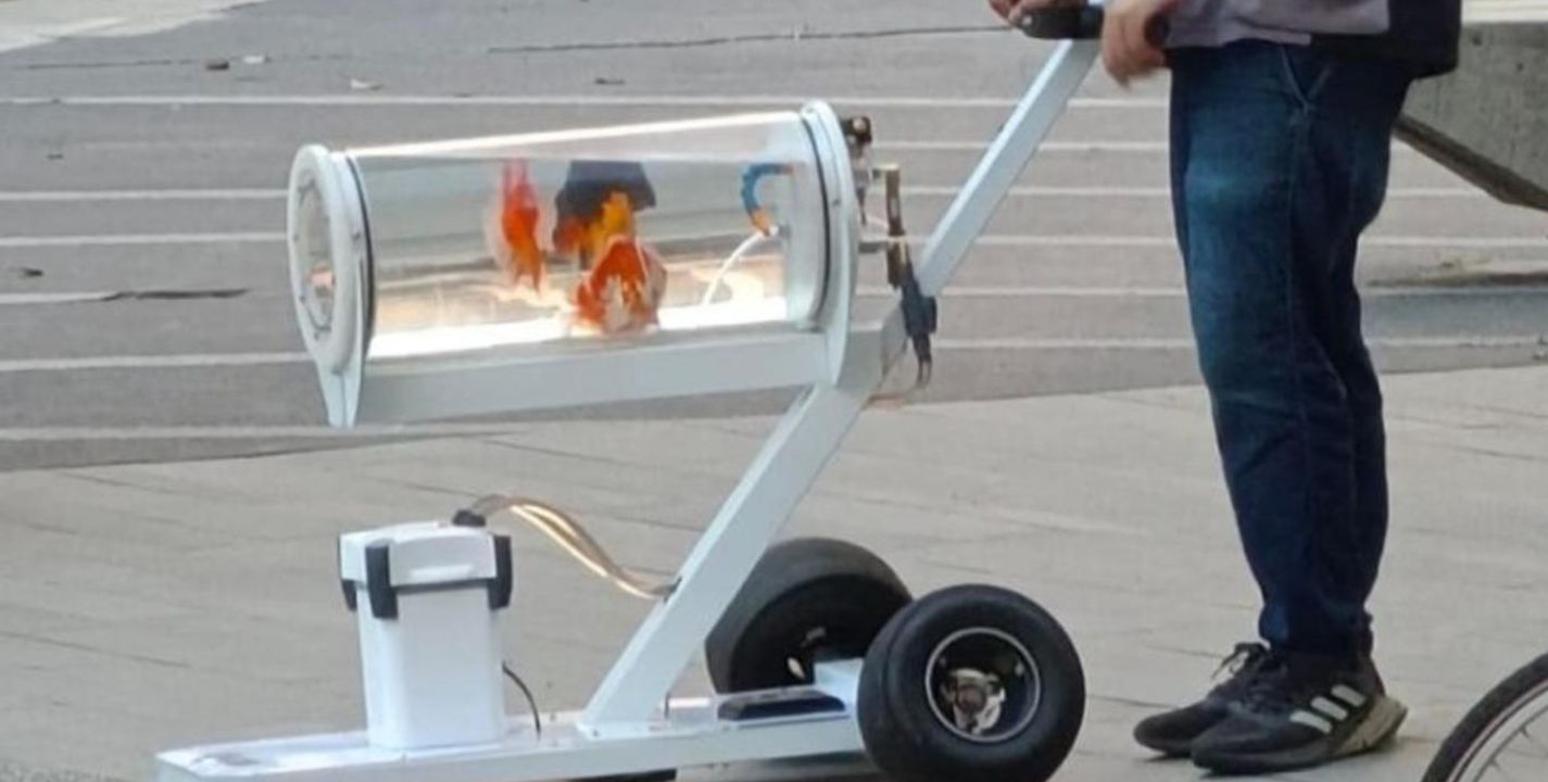 Youtuber construye una pecera portátil para pasear a sus peces