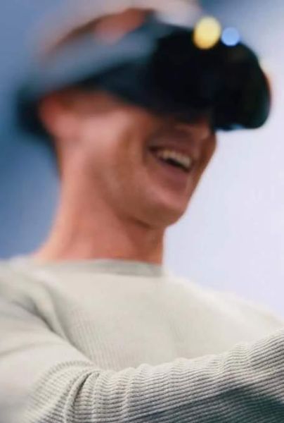 Mark Zuckerberg muestra cómo funciona su visor de realidad virtual