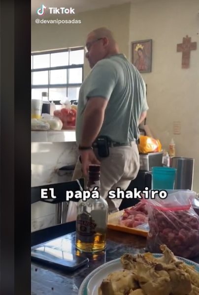 "Papa shakiro" se vuelve viral por sacar los pasos de "Te felicito".