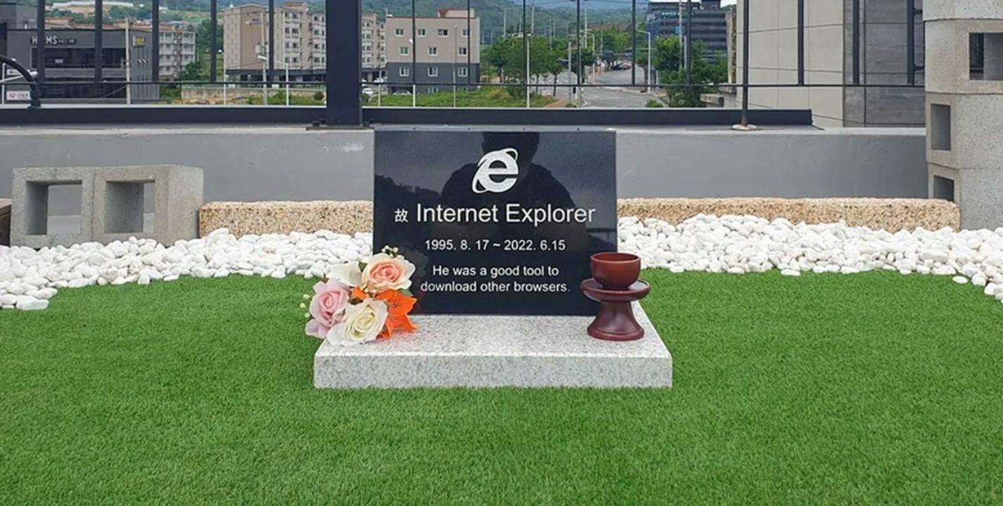 ¡R.I.P. Internet Explorer! Usuario creó una lápida para despedir al navegador.