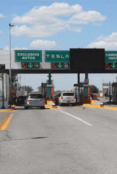 Privilegio de unos cuantos: Tesla abre carril exclusivo en frontera México-EUA