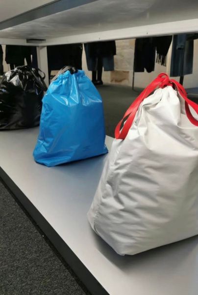 Balenciaga crea una "bolsa de basura" que vale 36 mil pesos