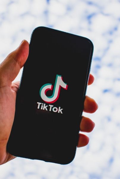Reto de TikTok sale mal y deja sorda a joven de 15 años