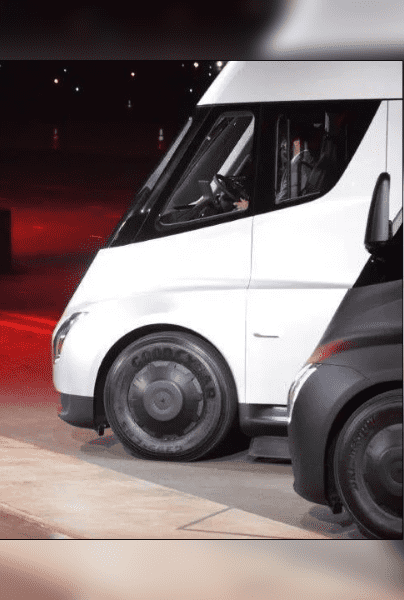 Tesla entrega con 3 años de retraso sus camiones eléctricos a Pepsi