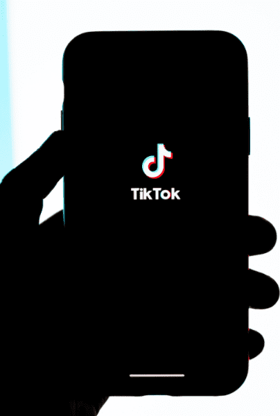Collage original con imágenes de TikTok