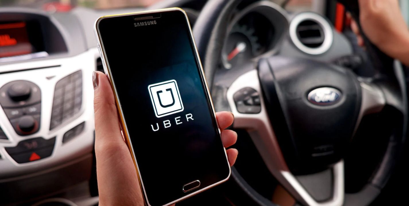 Tiktoker simula ser conductora de Uber y finge ser acosada por pasajero