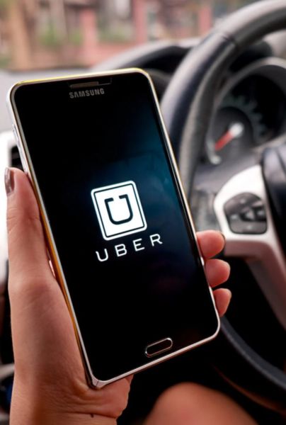 Tiktoker simula ser conductora de Uber y finge ser acosada por pasajero
