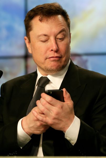 Elon Musk comenzó a restablecer cuentas baneadas en Twitter