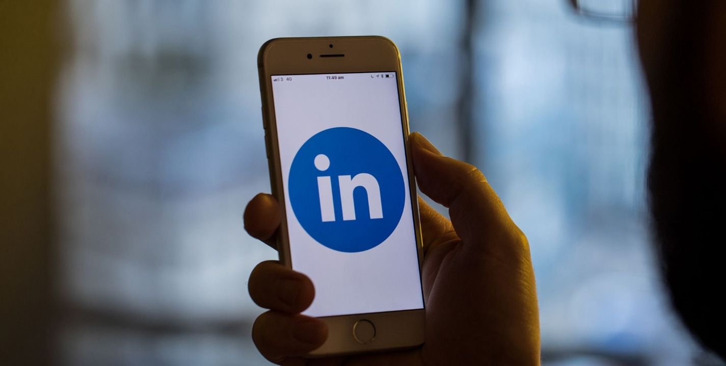 LinkedIn lanza nuevas herramientas de verificación para mejorar la confianza en las ofertas de trabajo.